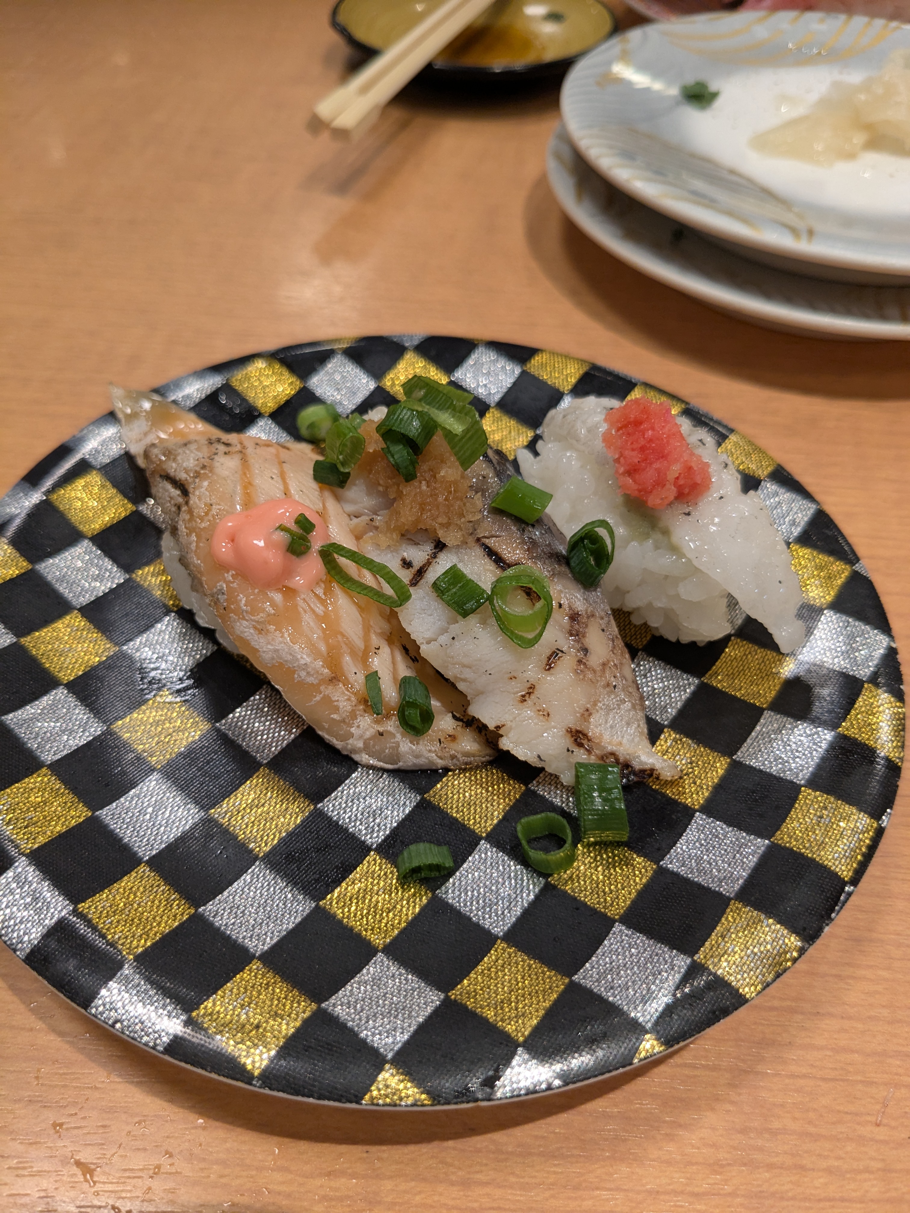 安房鴨川駅　子連れ夕食　地魚回転寿司 丸藤　炙りづくし