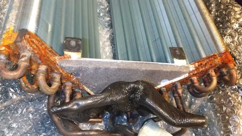 サビで穴が開いて交換した室内機の熱交換器