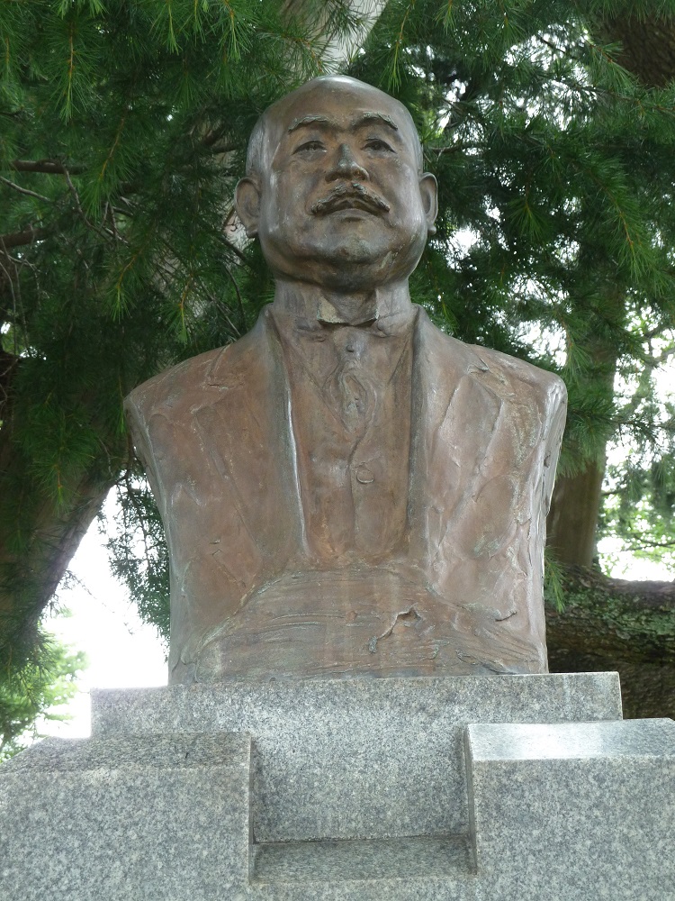 安田銅像.jpg
