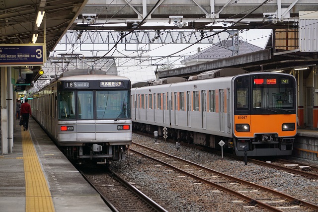東武 乗り入れ車両の 並び in 春日部3