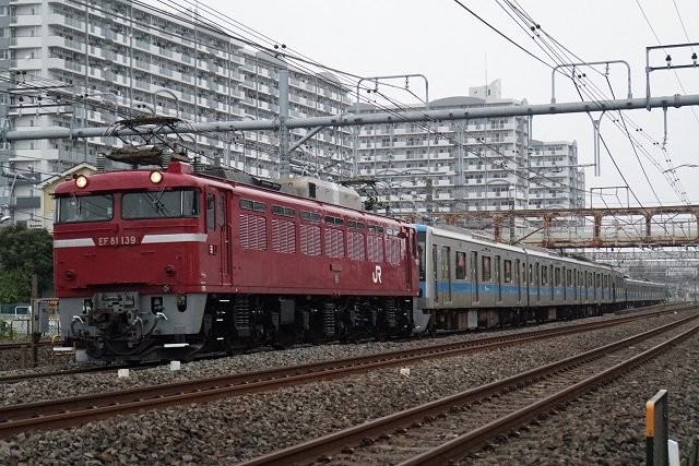 EF81 98牽引 水戸ホキ工臨 と EF81 139牽引 小田急4000形 配給の離合7