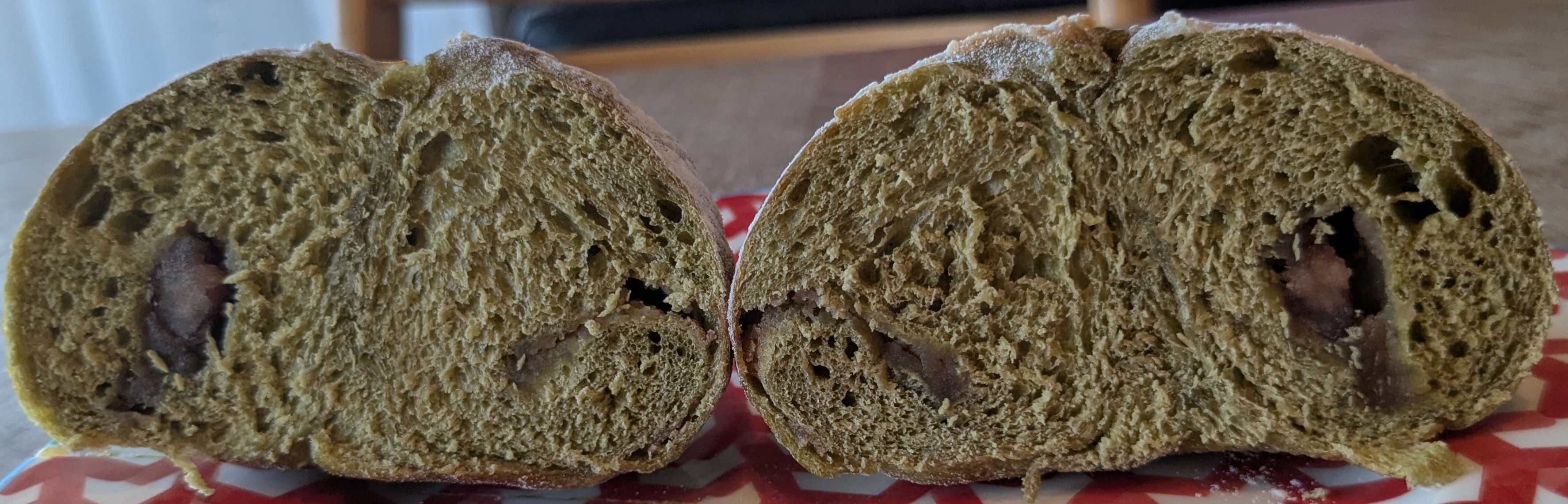愛知県新城市CHIKOS BAGELS　通販　抹茶和栗あんもち大納言の断面