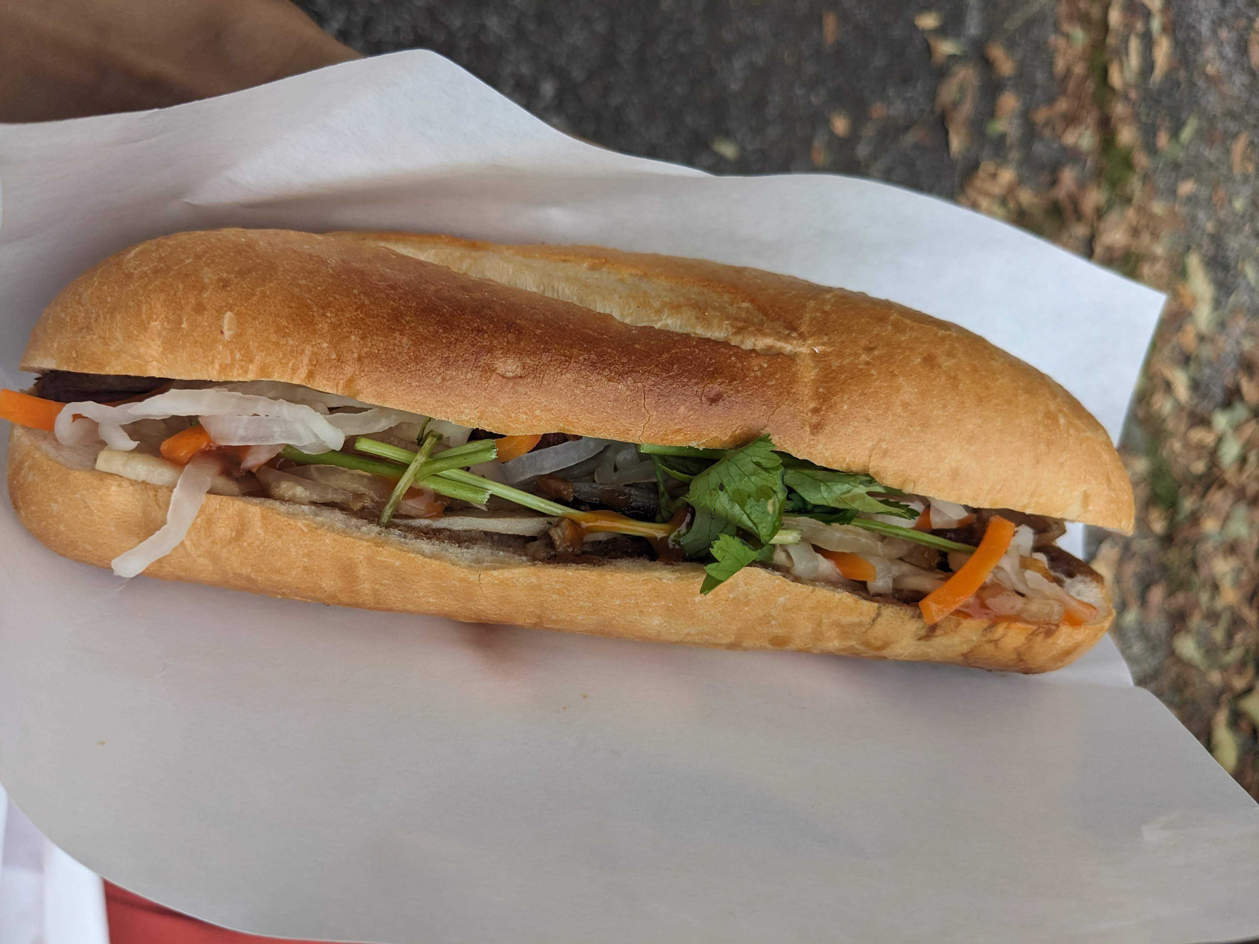 葛西臨海公園キッチンカーTaka Banh mi(タカバインミー)　焼き豚バインミー