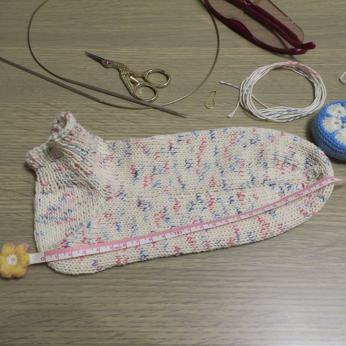 自分の足のサイズに合わせて編めるのも楽だね