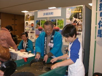 砂金掘り体験（昨年度の状況）