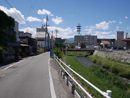 c女鳥羽川