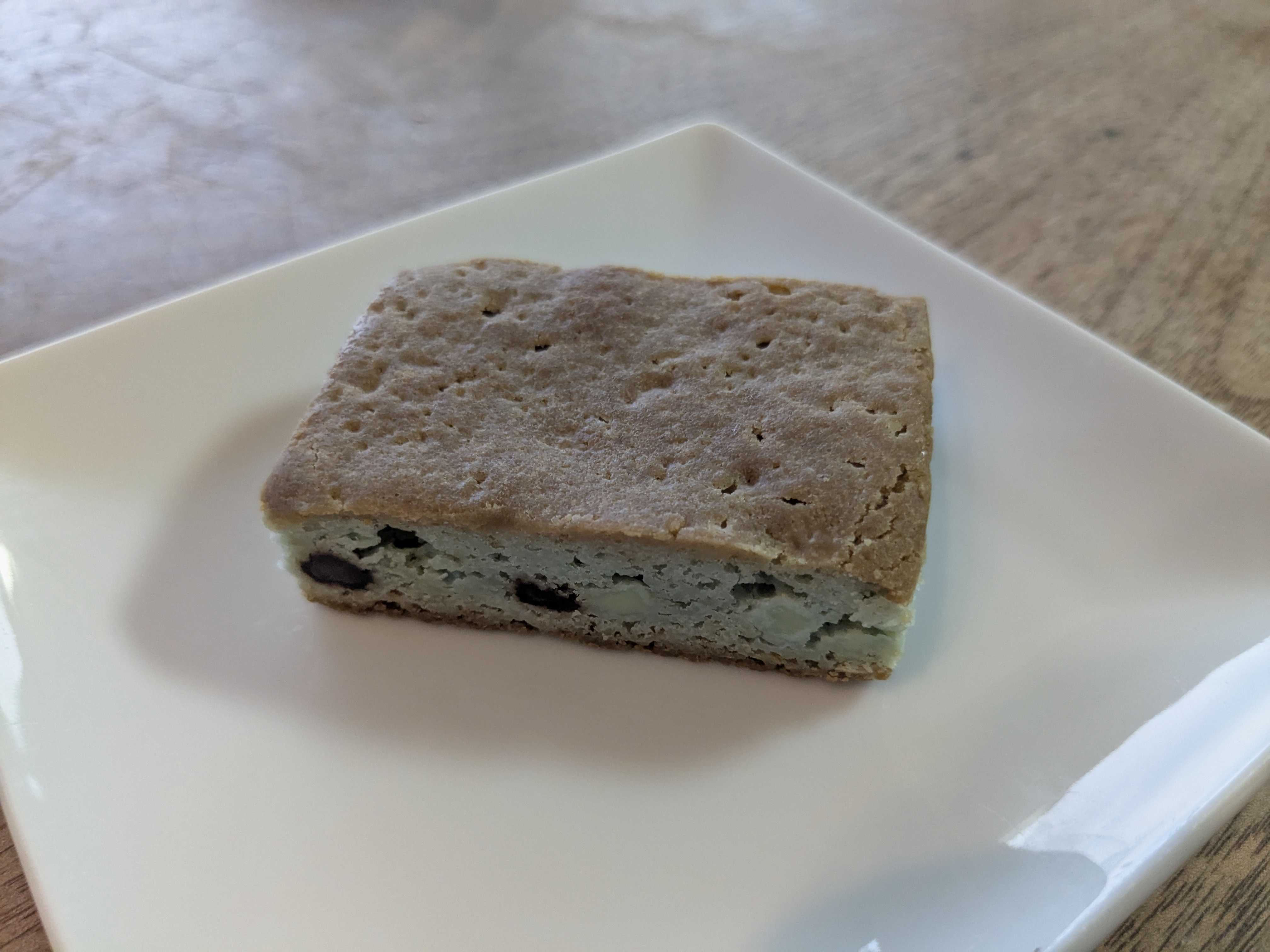 セブンイレブンで購入　世にもおいしい白いチョコミントブラウニー