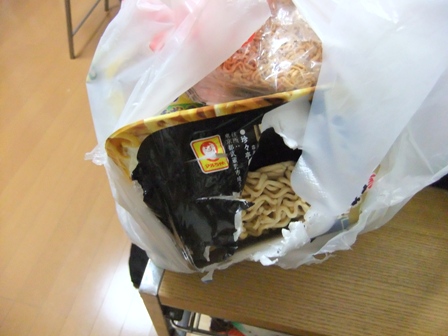 食料品略奪２