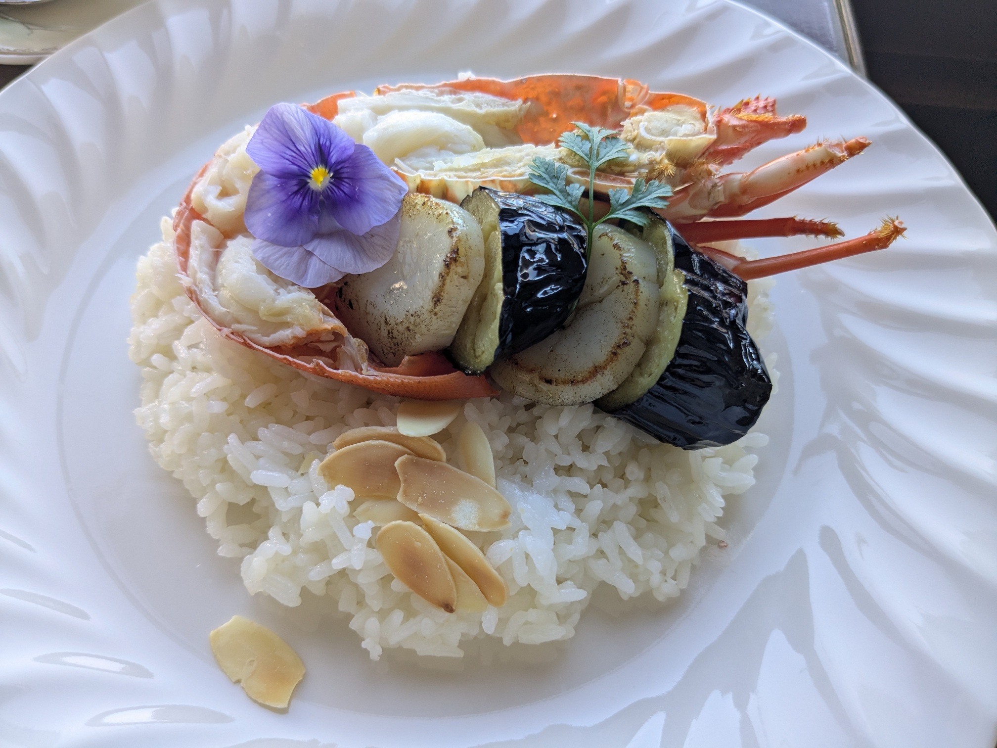 ホテルニューアカオから徒歩ランチ　花の妖精　シーフードカレー