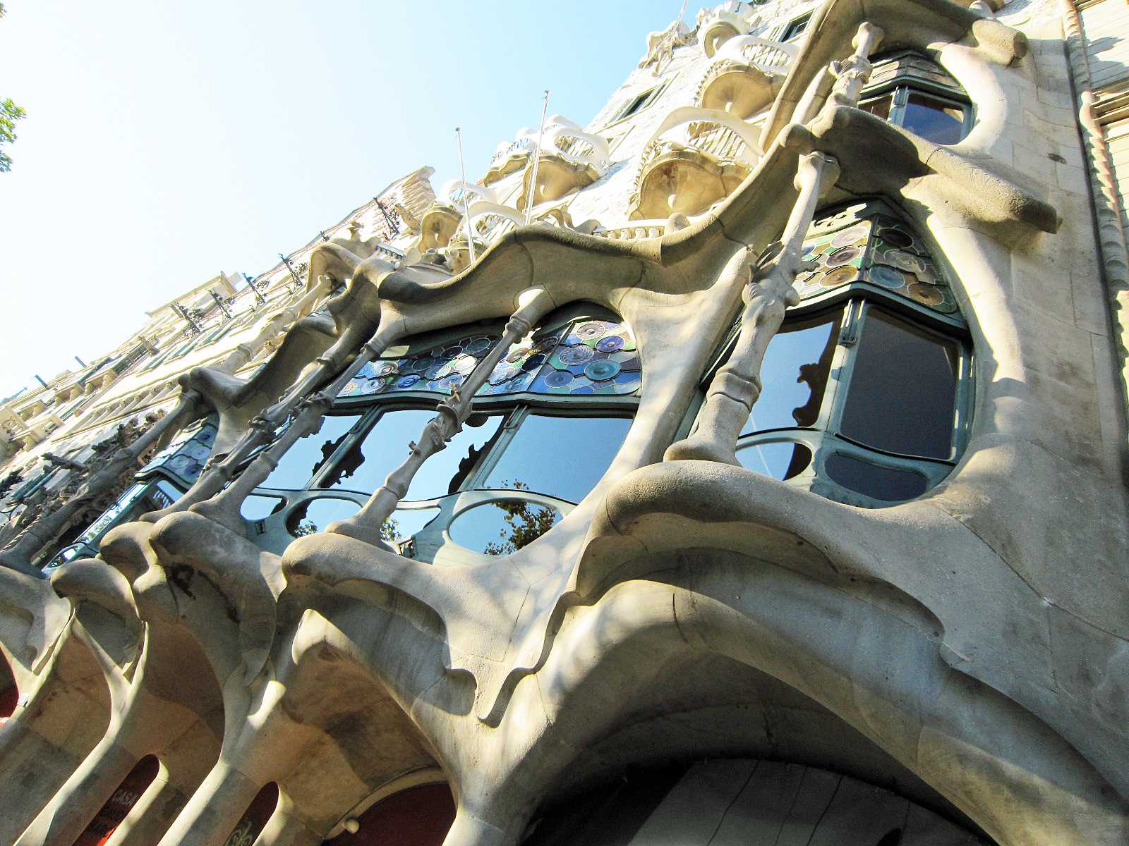 ガウディ vs アール・ヌーヴォ― | ミカオ建築館 BLOG - 楽天ブログ