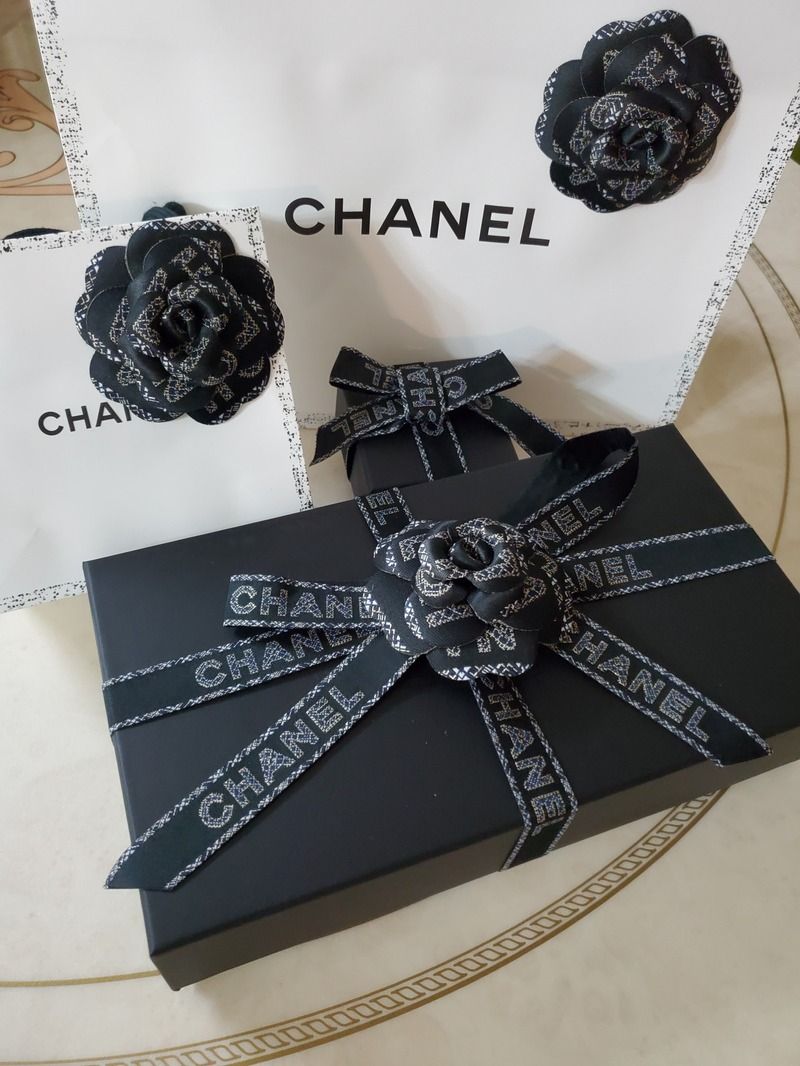 CHANEL 袋 カメリア リボン クリスマス限定リボン パール ショップ袋