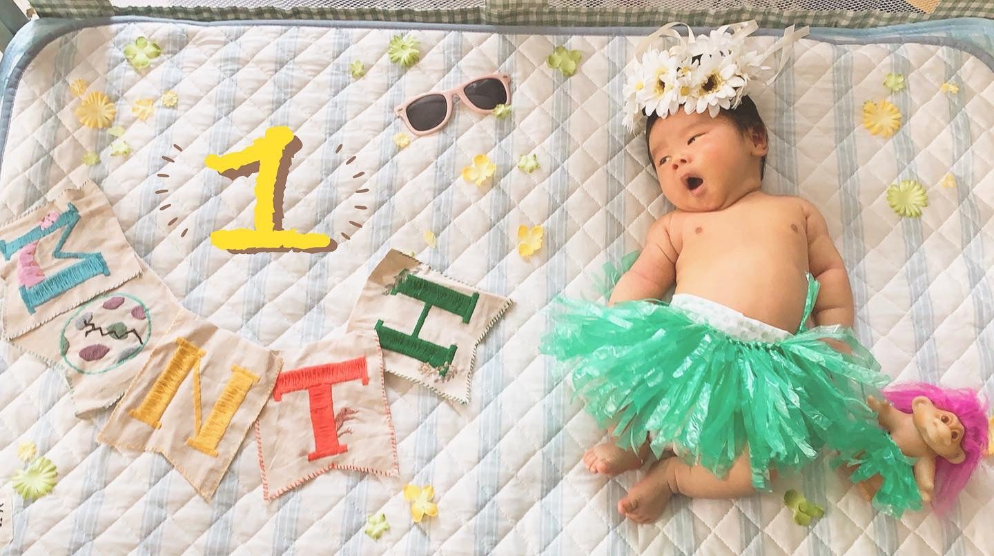 ベビーフォト １ヶ月赤ちゃんの記念写真 寝相アート 離乳食記録ブログ更新中 Towaのおかんブログ 楽天ブログ