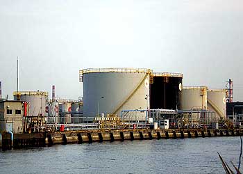 石油備蓄基地(横浜)