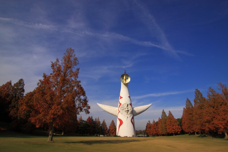 万博記念公園_004太陽の塔・雲.jpg