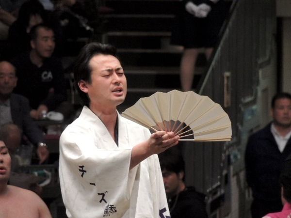 懸賞旗は誰が持つの 阿加井秀樹が伝える相撲の魅力 楽天ブログ