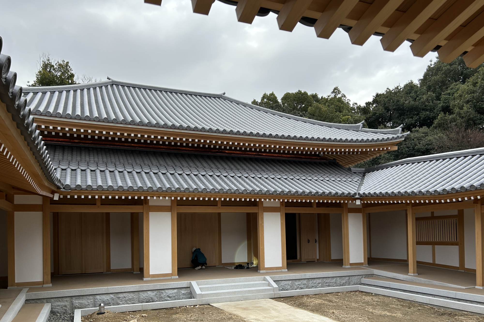 振り棟」と「軒反り」で美しい屋根を造る、名古屋市の興正寺で密厳堂