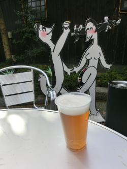 外でビール