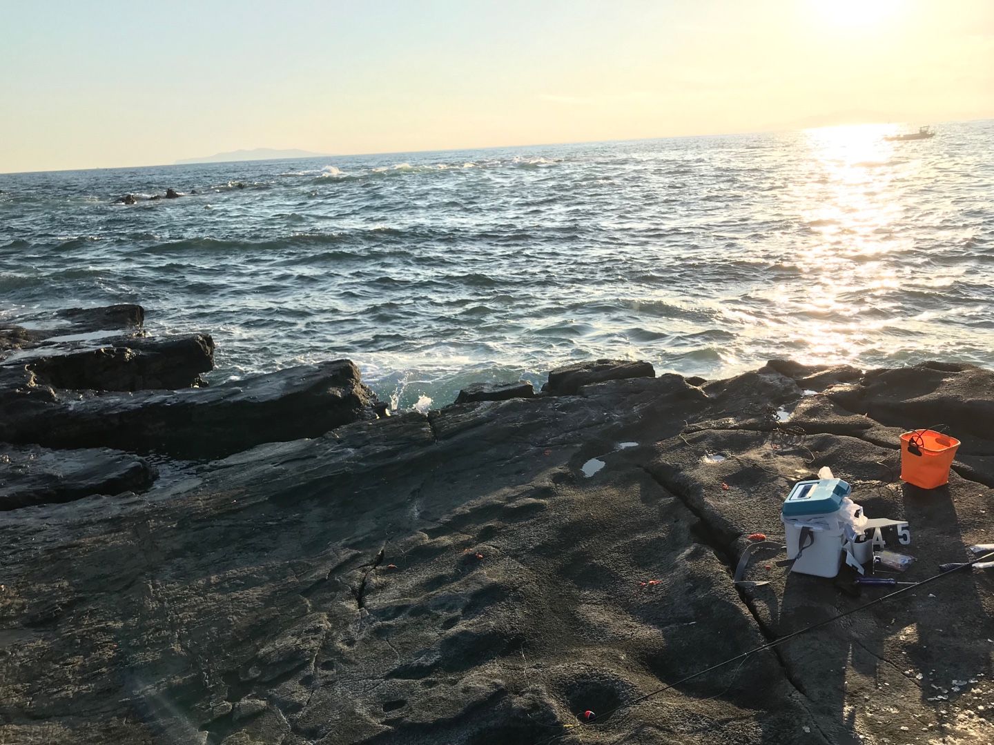 19 11 10 城ヶ島でウキウキアイゴ祭りを乗り越えメジナ釣り 神奈川東京釣行記 楽天ブログ