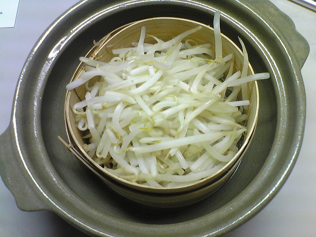 蒸しモヤシ