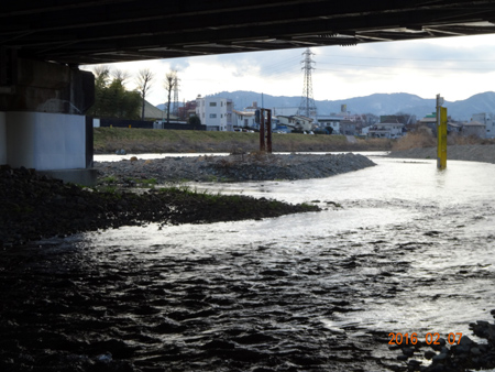 浅川橋下から上流.jpg