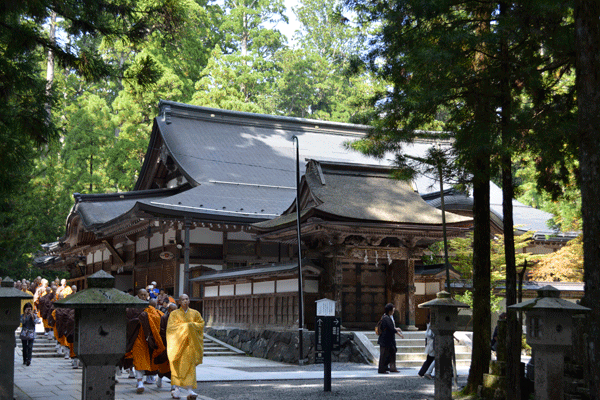奥の院