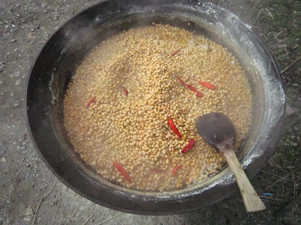 大豆ゆでる.jpg