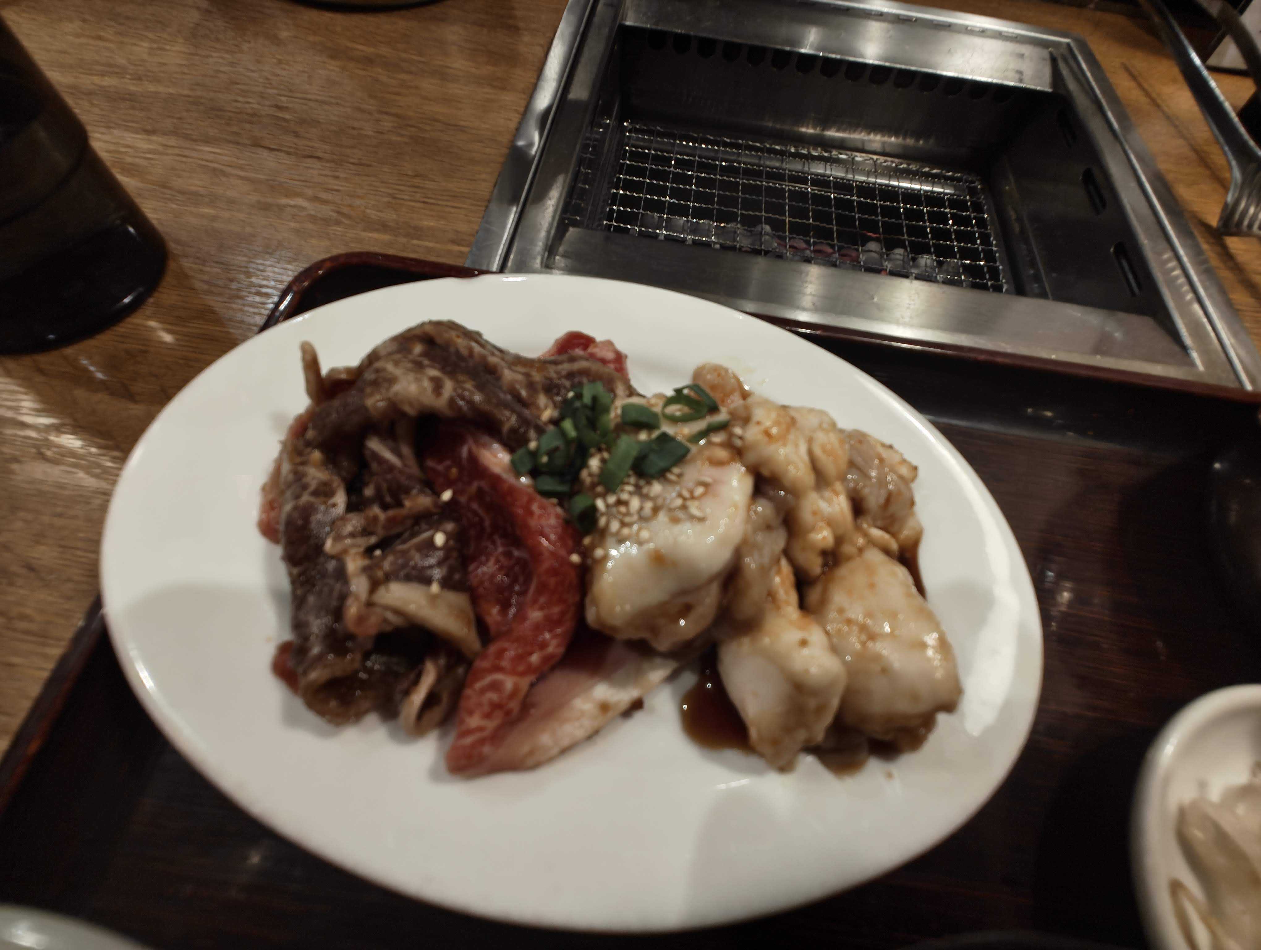虎ノ門ひとりランチ 肉と日本酒　和牛カルビと和牛トロホルモンの飲めるすき焼き定食