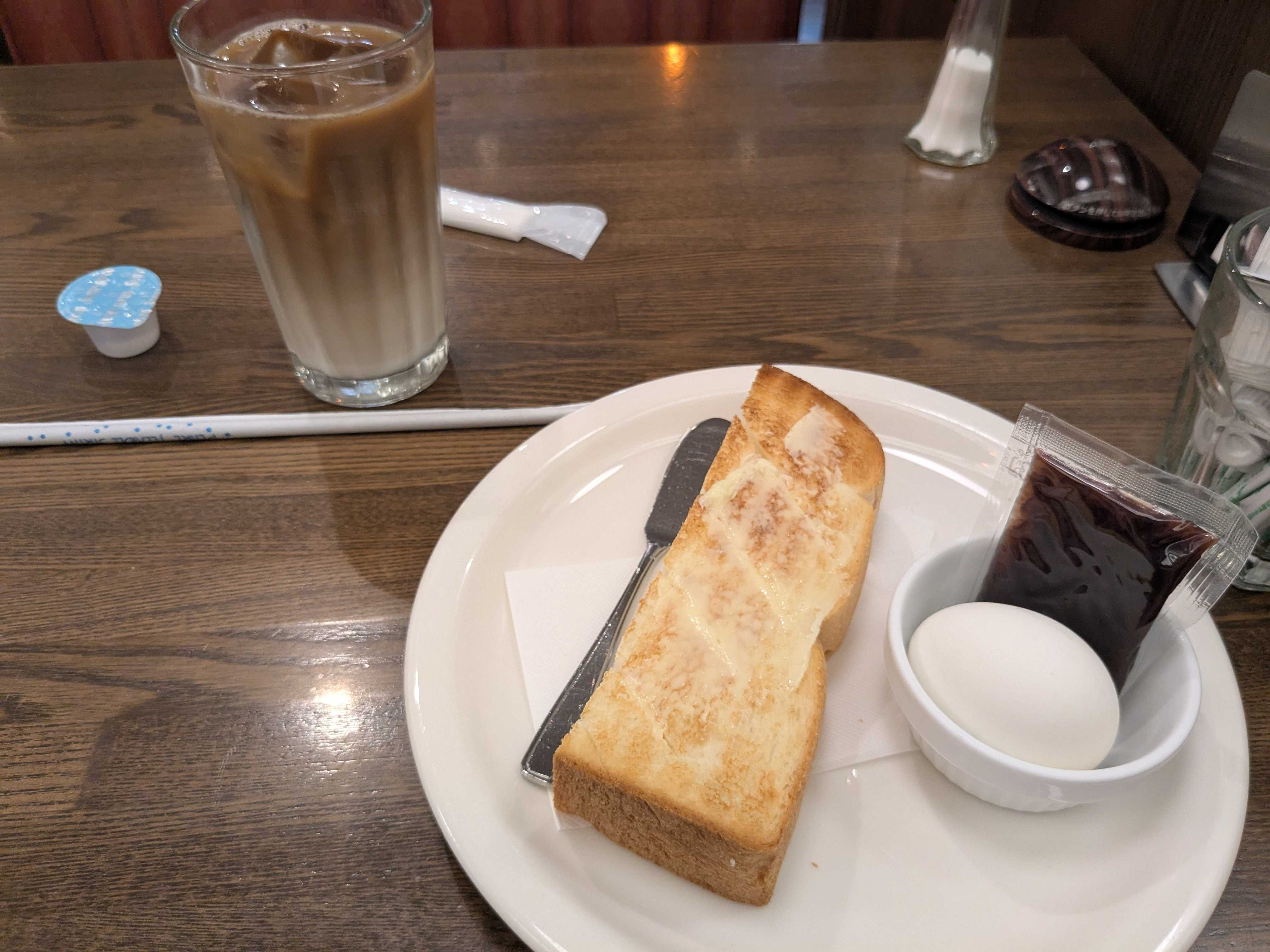 名古屋駅近く　子連れモーニング　ダフネコーヒー　アイスカフェオレでモーニングセット