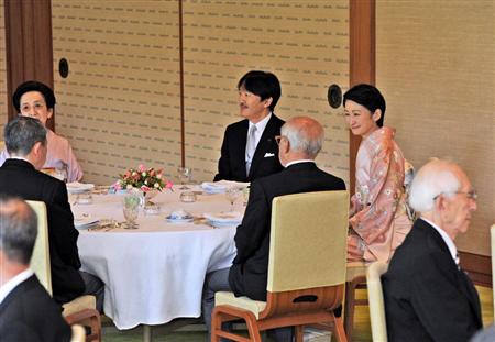 文化勲章受章者らと茶会2