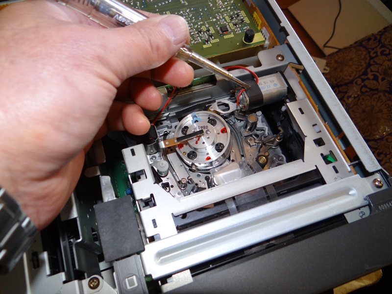 8ミリビデオ 修理WV-BS1①8ミリ音声も映像も流れません。ピンチ