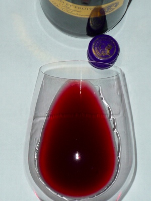 Les Hauts de Chamboustin Merlot 2011 glass.jpg