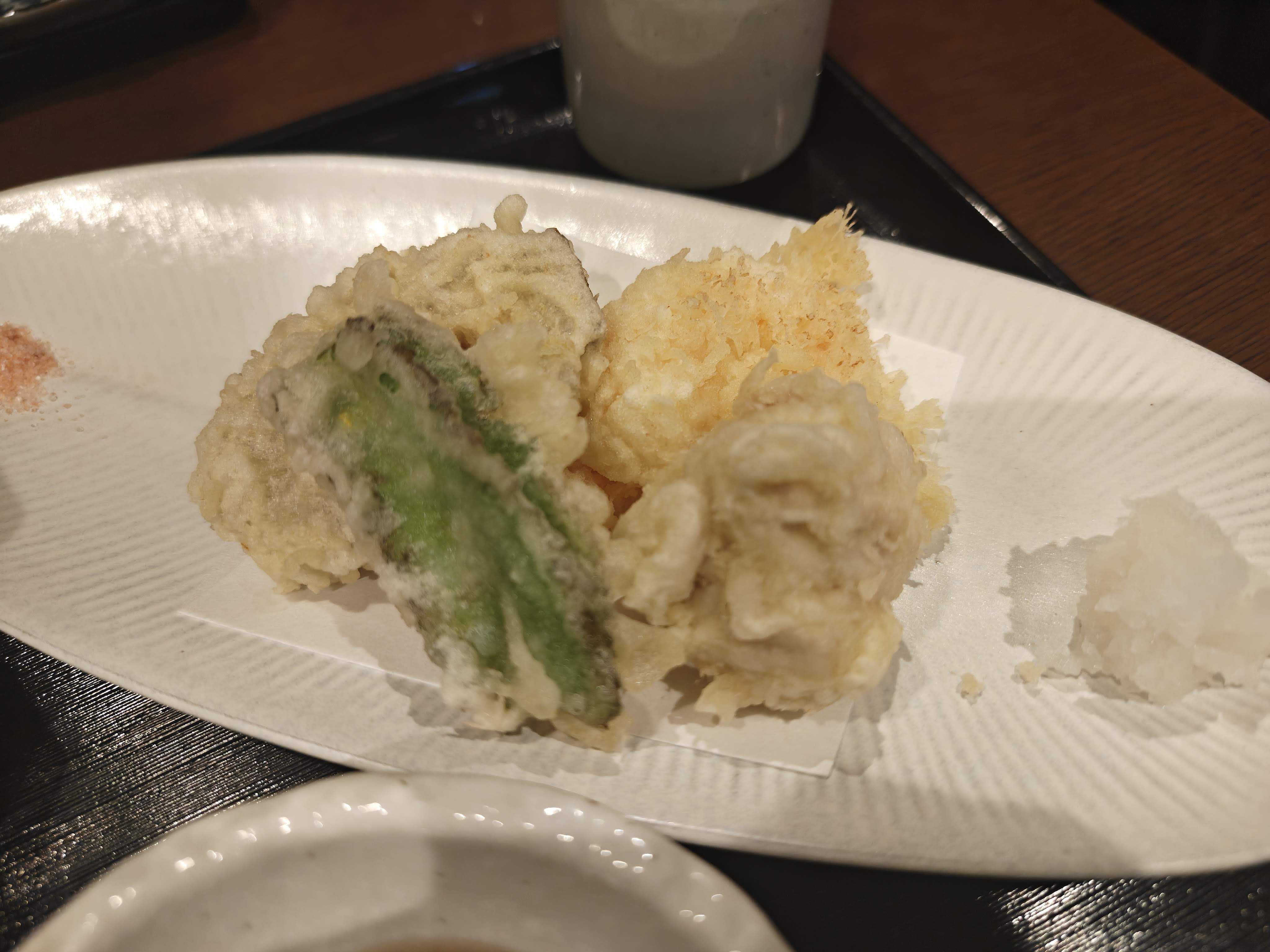 JR津田沼駅　ランチ　つだぬまや　タラ白子 ハーブえび 大浦ゴボウの天ぷらせいろ