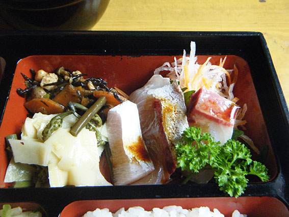 アメリカンステーションの「ハマチの刺身」♪