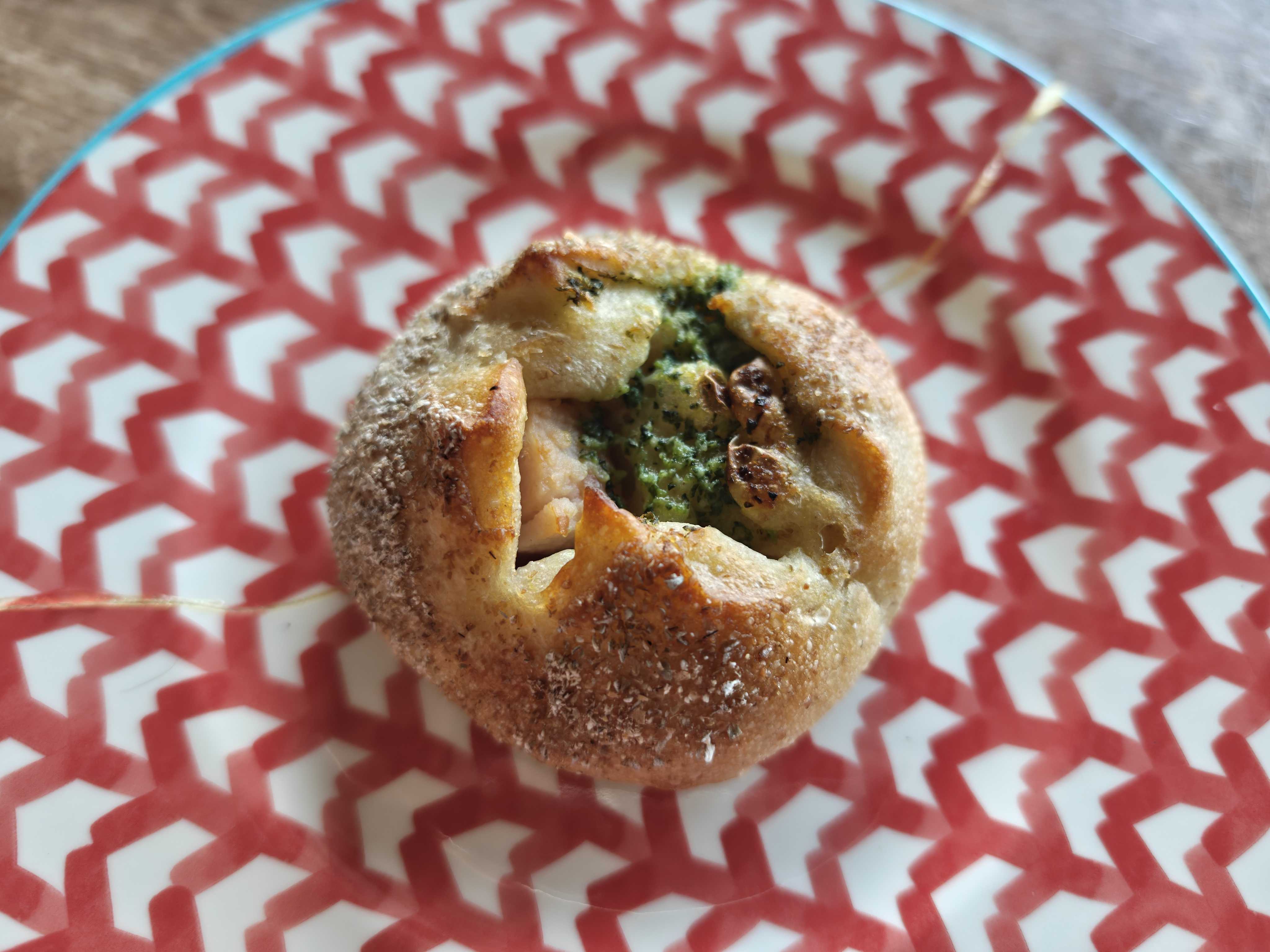 Boulangerie and Cafe Be 十三本店　ロスパン通販　エスカルゴバターの塩パン