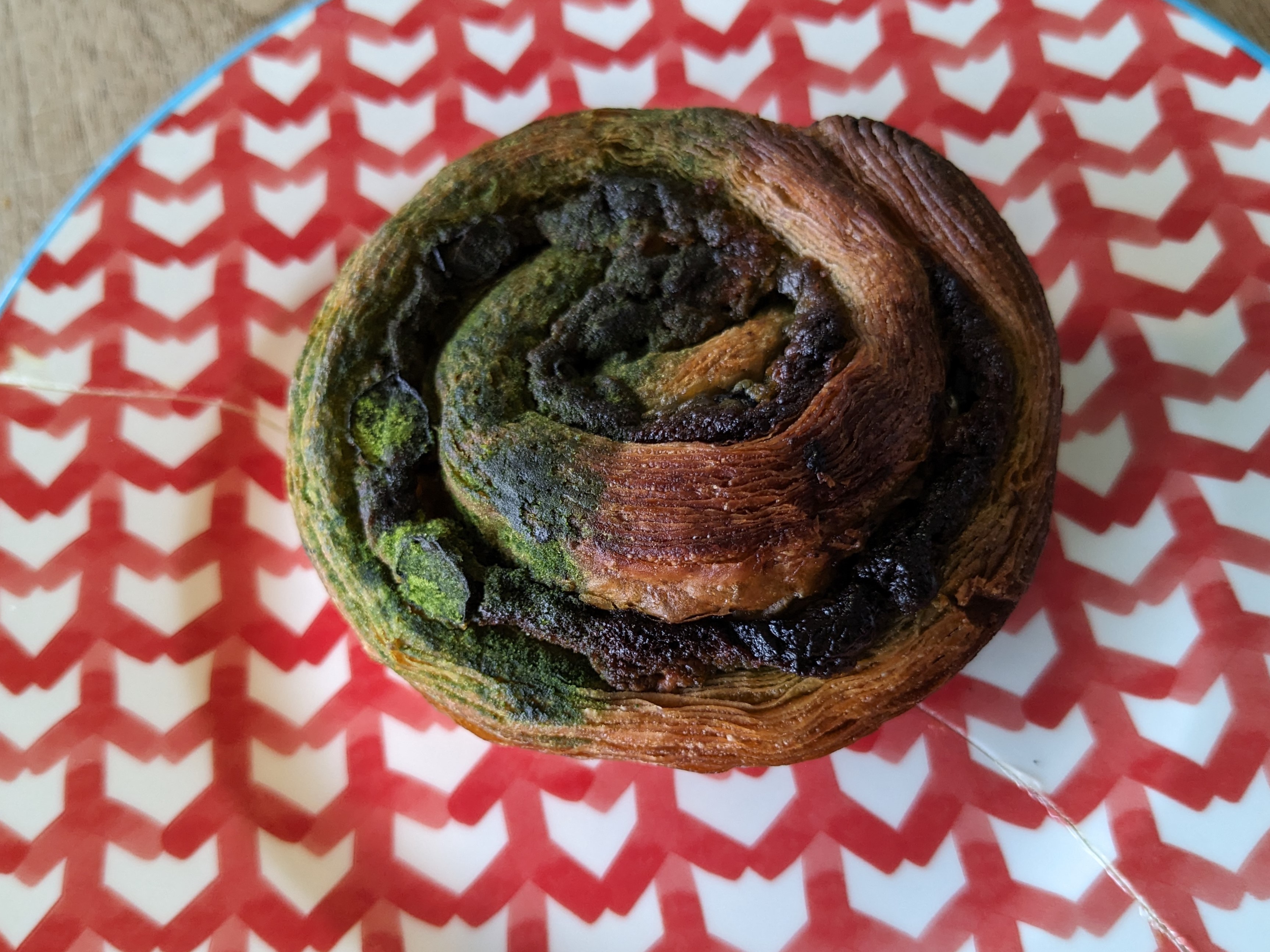 岡山市パン屋パブリックの通販　抹茶と黒豆のエスカルゴ