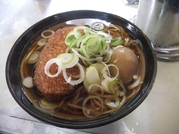 田舎＠目黒のメンチそば＋味付け玉子１