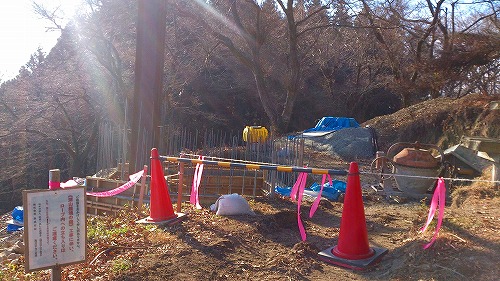 20141228深山鷹討山鎮魂の鐘工事中.jpg