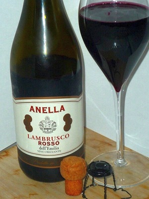 Anella Andreani Lambrusco Rosso NV glass.jpg
