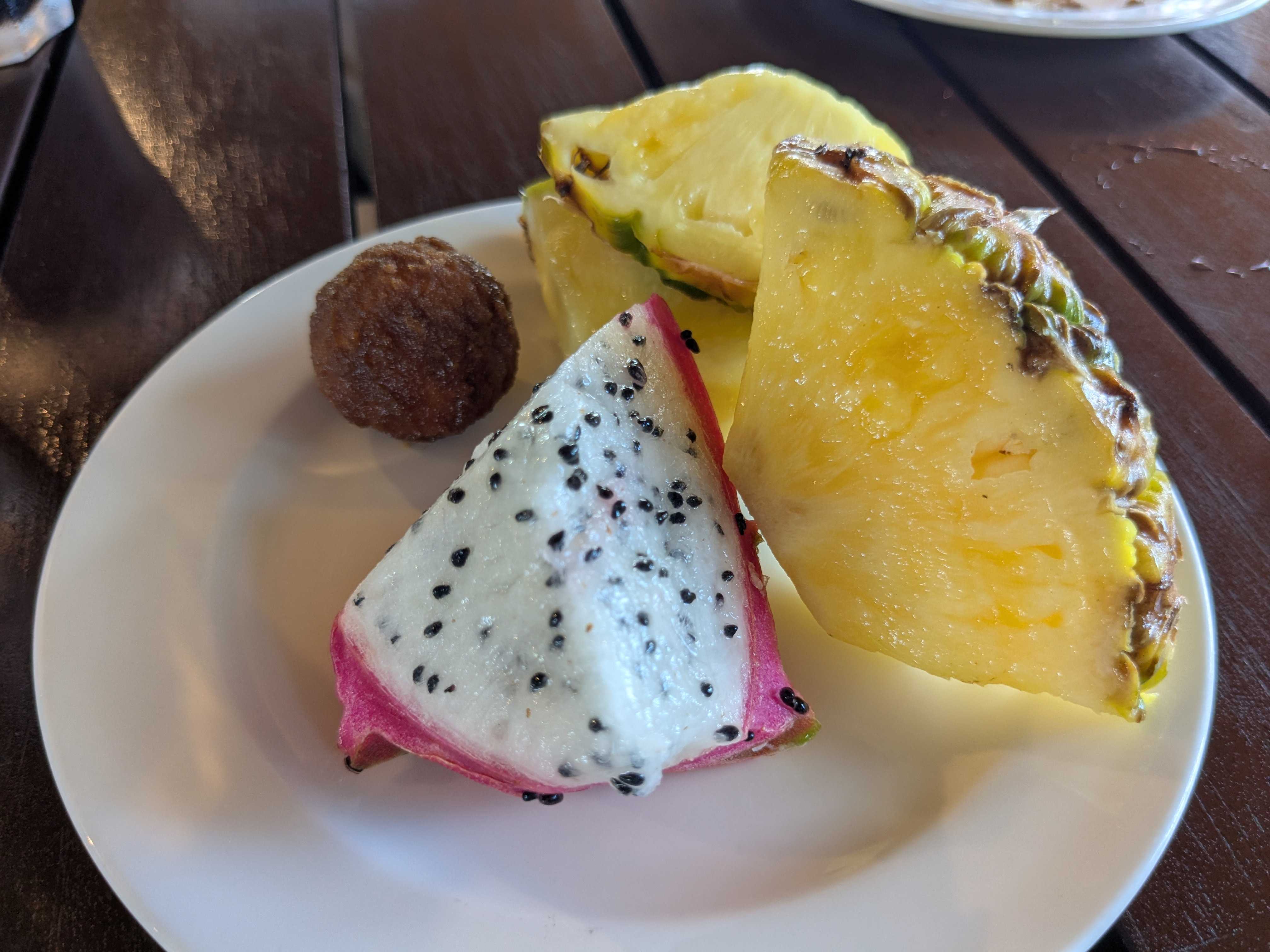 フサキビーチリゾートホテル＆ヴィラズISHIGAKI BOLD KITCHEN　朝食ビュッフェ デザートに果物類