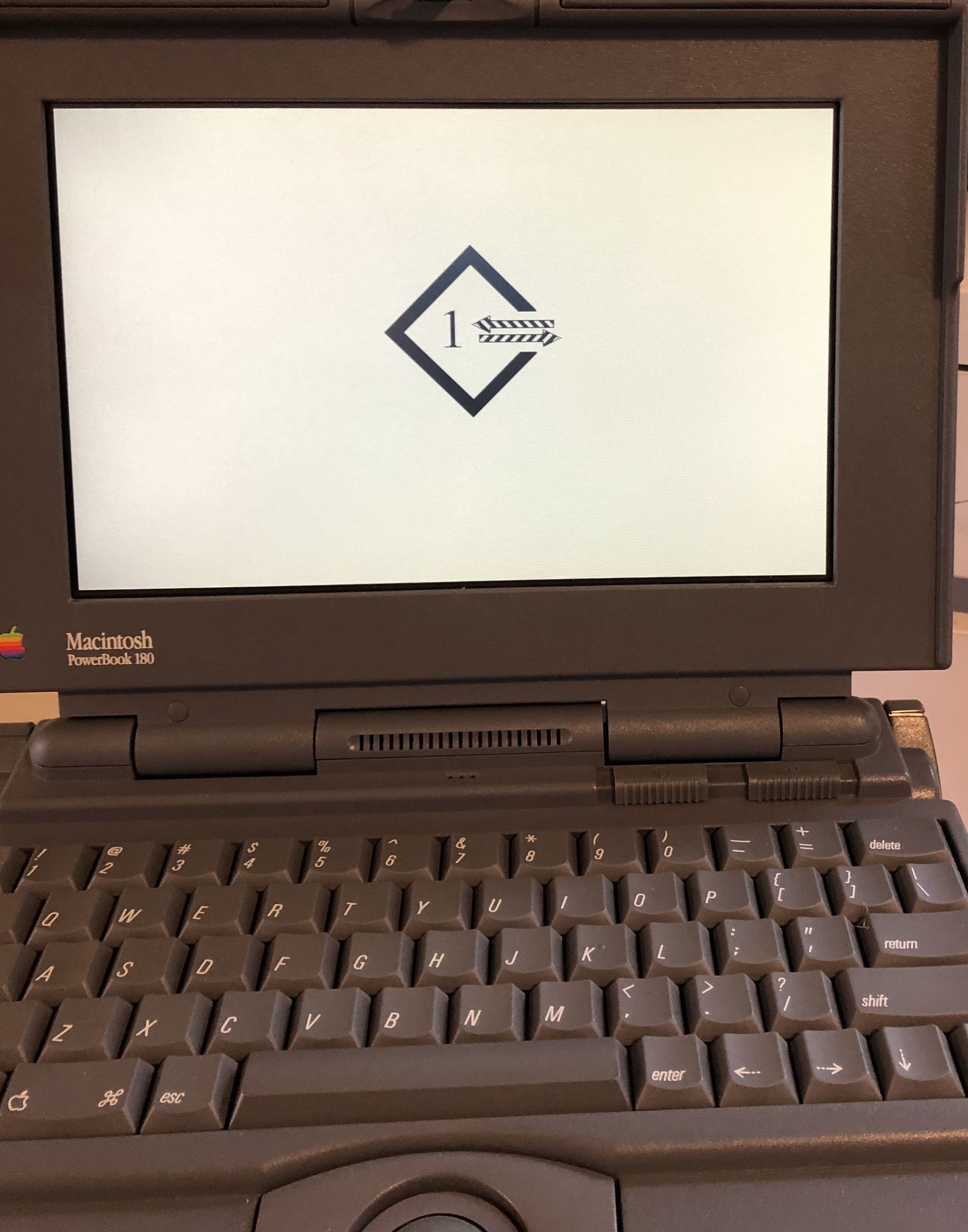 SCSIディスクモード： PowerBook G3 PDQとPowerbook180を繋ぐ | Mac