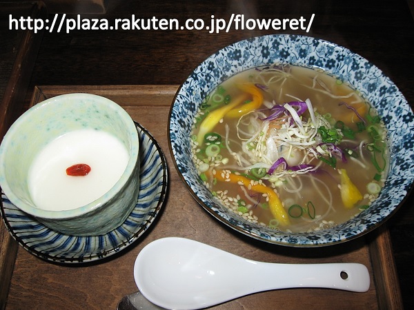 春のももいろ膳スープと杏仁豆腐.jpg