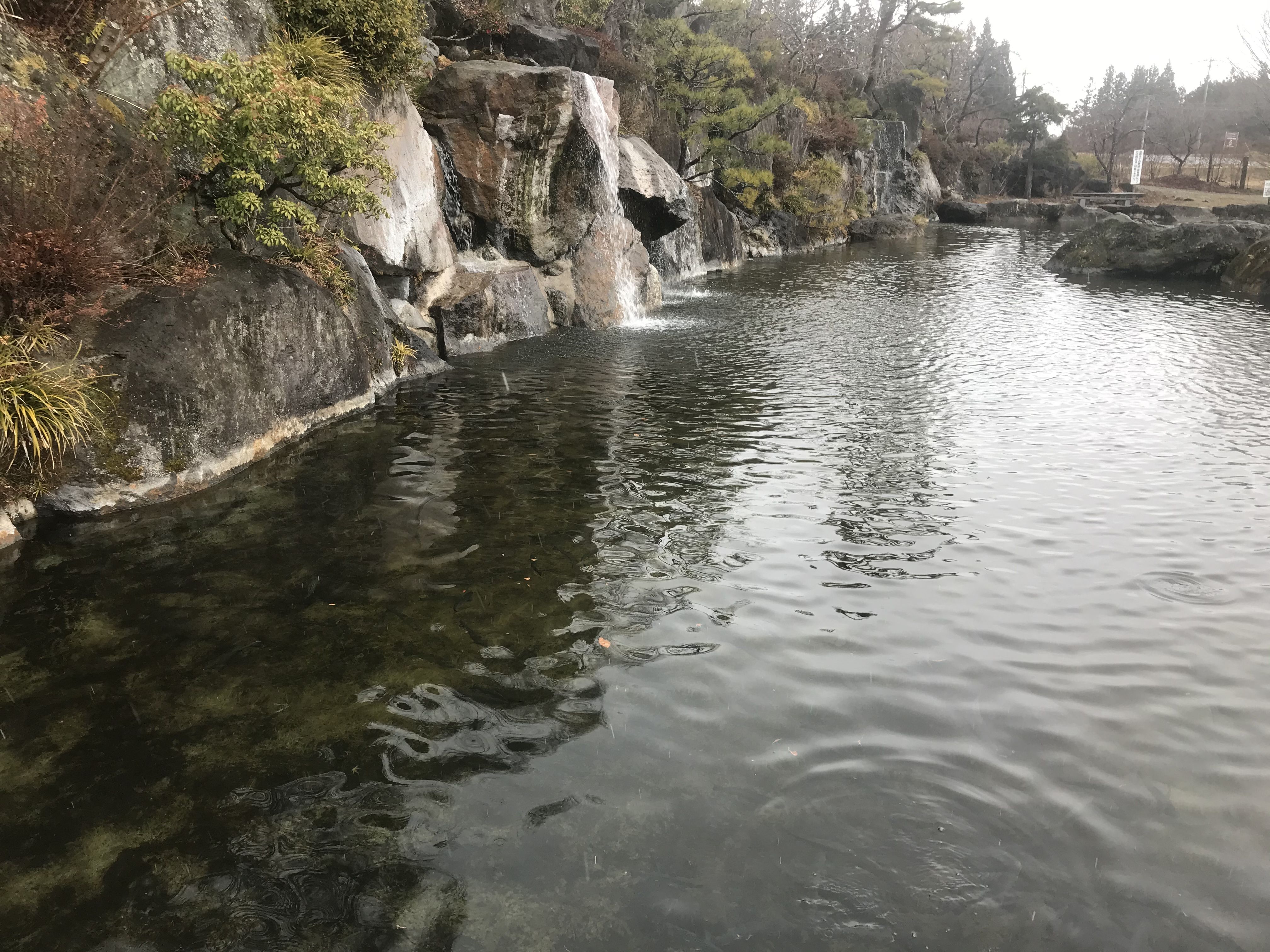那須で釣りを楽しむ イワナとニジマスを釣って食べよう 滝のある釣り堀 那須高原 清流の里 育 チャリ キャンプ 楽天ブログ