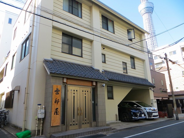 (02)