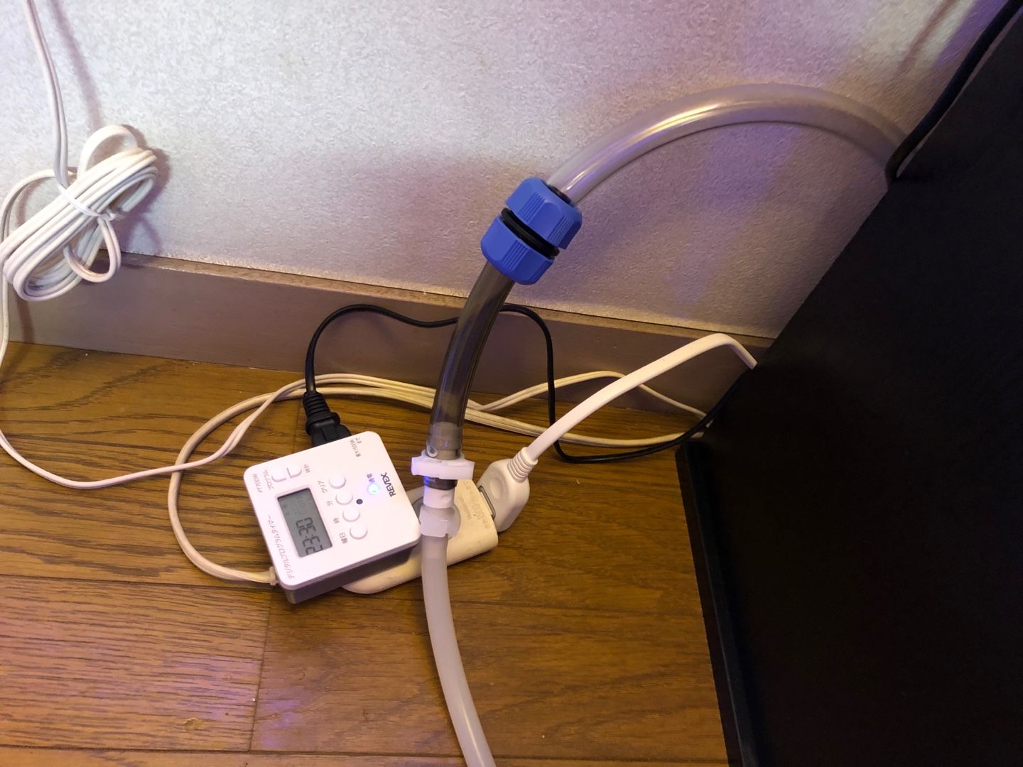 はじめての海水魚水槽10】殺菌灯とクーラーの設置 | ありえない