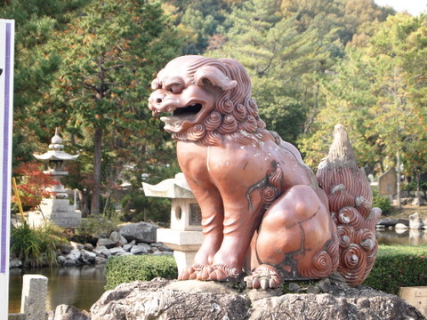 吉備津彦神社の焼き物狛犬