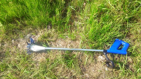 女性が扱いやすい充電式草刈り機