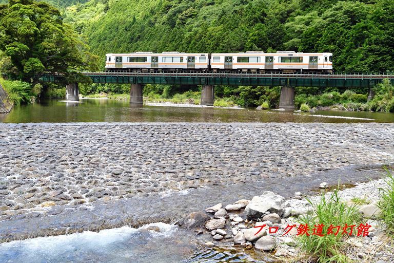 清涼感あふれるキハ25形普通気動車の情景カット ブログ 鉄道幻灯館 楽天ブログ