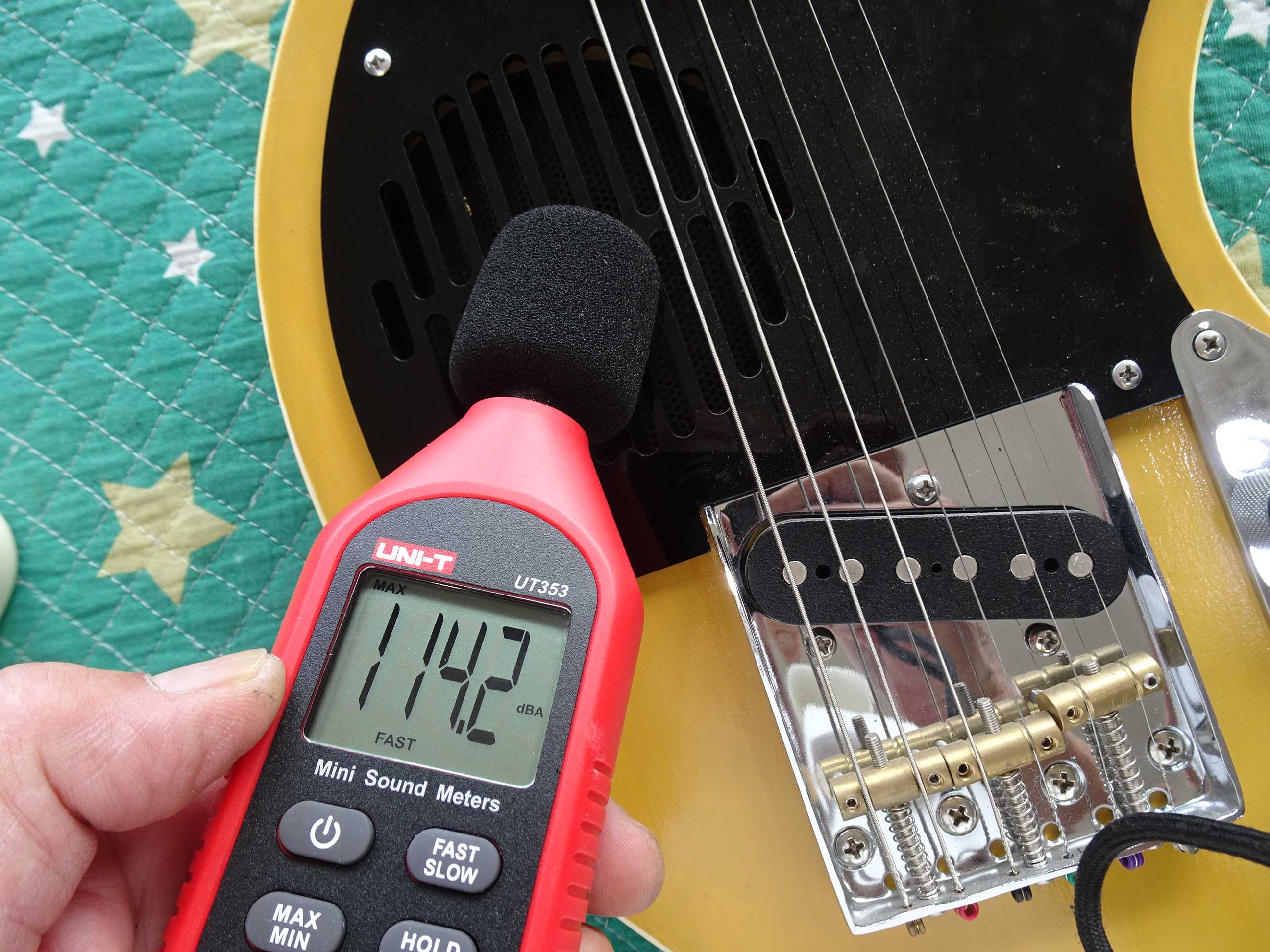 🌸ZO-3 芸達者 ビルトインスピーカー音量不足？ | 青春のギターリペア