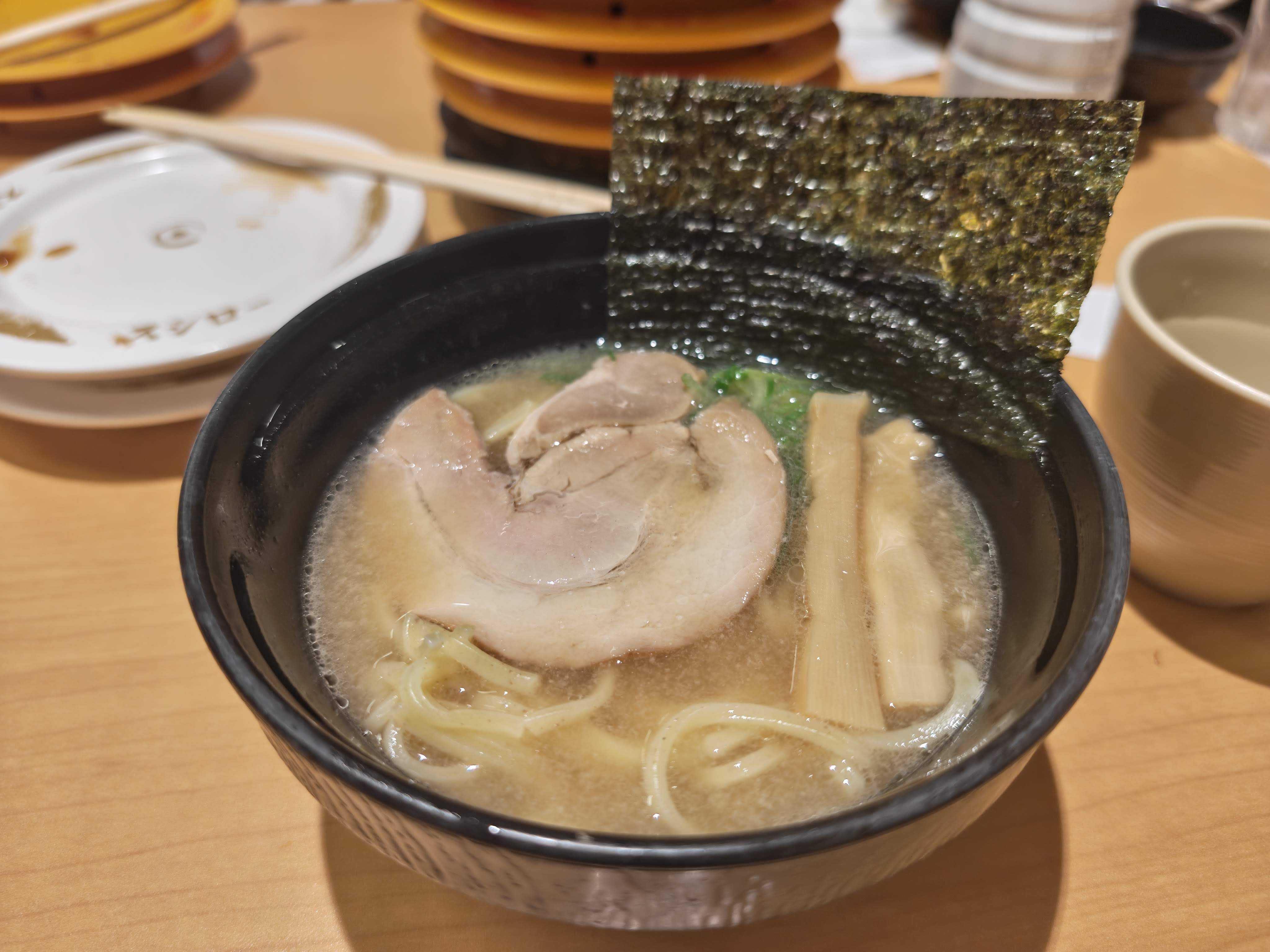 スシロー　コク旨 魚介豚骨ラーメン