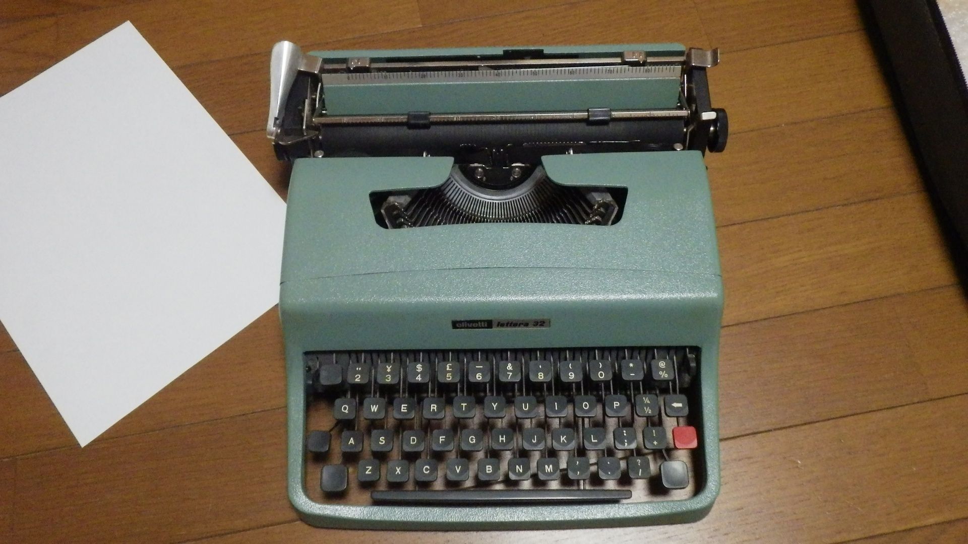 オリベッティ　レッテラDL　タイプライター　アンティーク 楽天市場】グッチ オリベッティ コラボ タイプライター レッテラ